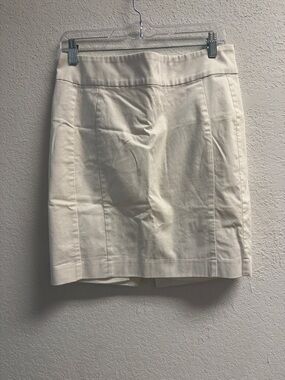 Express White Women's Skirt - Clean Tailored Look Sz 8